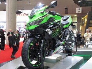 Sadis! Kawasaki Ninja 250 4 Silinder, Baru Gigi 5 Sudah 160 Km/jam
