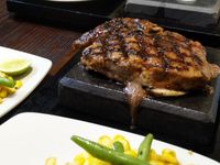 Serba Daging, Ada Iga Bakar Betawi hingga Sirloin Steak Untuk Hari Istimewa