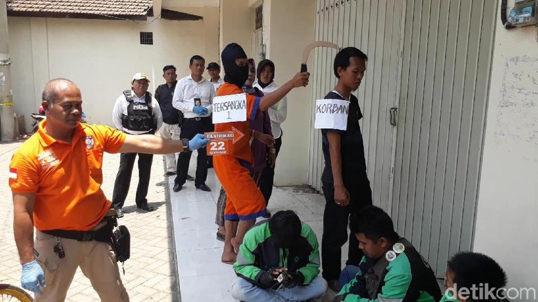 Pembunuhan Pria Ngopi di Warkop Direkonstruksi, 28 Adegan Diperagakan Pembunuhan Pria Ngopi di Warkop Direkonstruksi, 28 Adegan Diperagakan