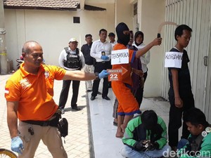 Pembunuhan Pria Ngopi di Warkop Direkonstruksi, 28 Adegan Diperagakan