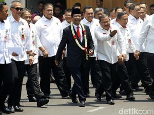 Mahfud Disambut Meriah di Kemenko Polhukam
