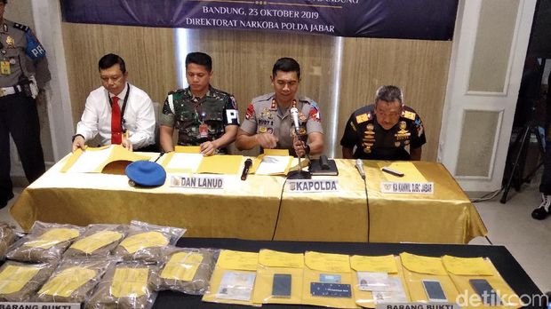 Bawa 12 Kg Sabu, Pemuda Ditangkap di Bandara Husein Sastranegara