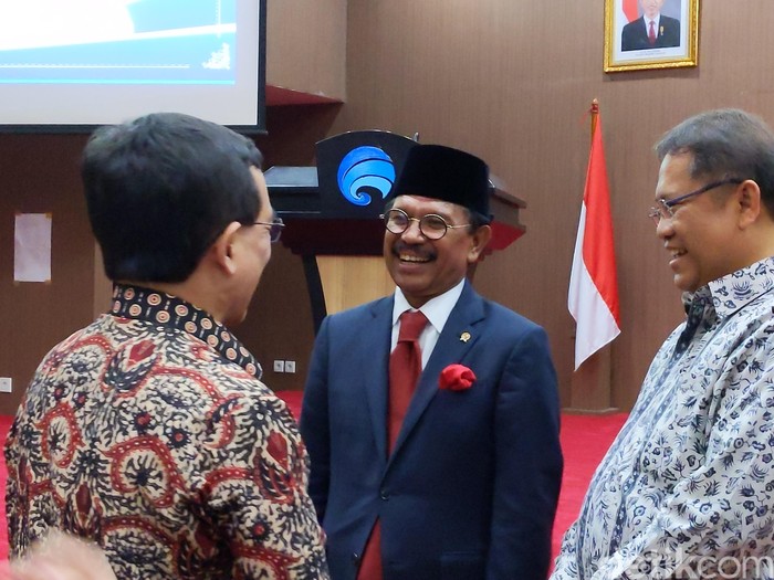 Sertijab Rudiantara ke Johnny G Plate. Foto: Agus Tri Haryanto/detikINET Sertijab Rudiantara ke Johnny G Plate. Foto: Agus Tri Haryanto/detikINET