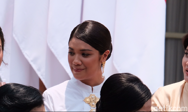 Kalau kita lagi bicara Nusantara, kata apa yang sangat menggugah di hati dan relevan hari ini, which is Tanah Air, Bhineka Tunggal Ika. Persatuan kan itu penting banget buat kita semua, apalagi sekarang, kata Franka kepada Wolipop saat pameran Perjalanan, Kenangan di Dharmawangsa Hotel, Jakarta Selatan. (Foto: Andhika/detikcom)