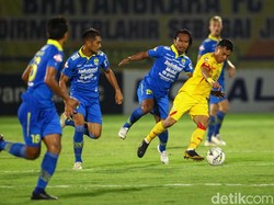 Namun kedua masih kesulitan untuk membobol gawang lawan. Skor 0-0 tak berubah hingga babak pertama usai.