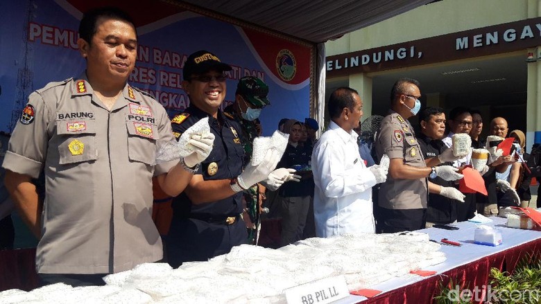 11 Kg Sabu Diduga Kasus Jaringan Madura Dimusnahkan 11 Kg Sabu Diduga Kasus Jaringan Madura Dimusnahkan