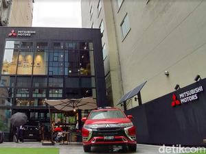 MI-Garden Ginza, Showroom Mitsubishi Bernuansa Cafe yang Cozy Banget