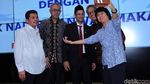 Senyum Nadiem dan Muhadjir Saat Sertijab Mendikbud