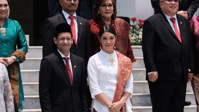 Inilah penampilan Franka Franklin Makarim saat pelantikan suaminya, pendiri Gojek Nadiem Makarim, sebagai Menteri Pendidikan dan Kebudayaan di Istana Negara, Rabu (23/10/2019). (Foto: Andhika/detikcom)