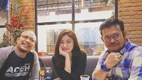 Syahrul terbilang sering mengunggah foto aktivitasnya di Instagram. Seperti ketika ia makan di kafe bersama rekannya. Foto: Instagram syahrulyasinlimpo