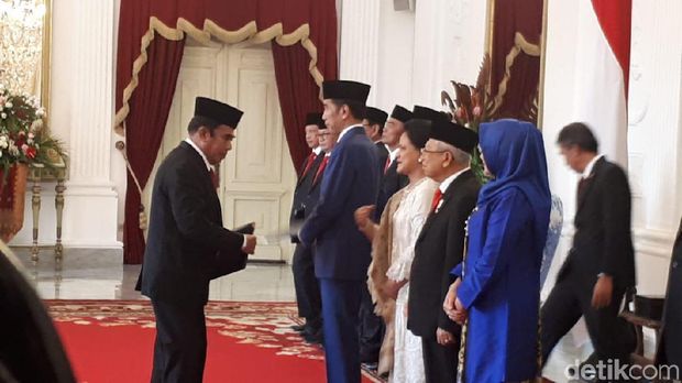 Penyerahan SK ke Menteri Kabinet Indonesia Maju.