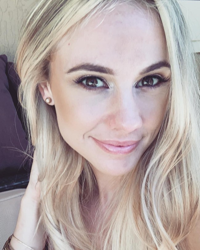 Addie hidup bertahun-tahun menjadi orang yang sangat relijius. Ia mengaku tidak pernah berhubungan seks sampai usianya 26 tahun. Foto: dok. Instagram @iamaddieandrews