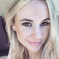 Addie hidup bertahun-tahun menjadi orang yang sangat relijius. Ia mengaku tidak pernah berhubungan seks sampai usianya 26 tahun. Foto: dok. Instagram @iamaddieandrews