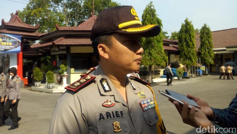 Polisi Selidiki Viralnya Video Asusila Diduga di Ponorogo Polisi Selidiki Viralnya Video Asusila Diduga di Ponorogo
