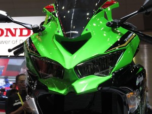 Kawasaki Kenalkan Ninja ZX-25R, Honda Permak CBR Jadi 4 Silinder?