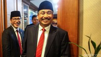 Mantan Menpar Arief Yahya pun langsung mengajak Wishnutama berkeliling kantor barunya tersebut.