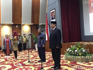 Pensiun, Darmin Serahkan Jabatan Menko Perekonomian ke Airlangga