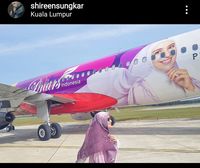 Kok Bisa Wajah Shireen Sungkar Mejeng di Badan Pesawat?