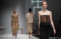 Padu-padan Kain untuk Millennial Ala Sejauh Mata Memandang & Oscar Lawalata