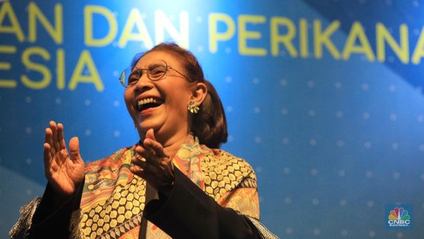 Menteri KKP Edhy Prabowo dan Susi Pudjiastuti (CNBC Indonesia/Andrean Kristianto)
