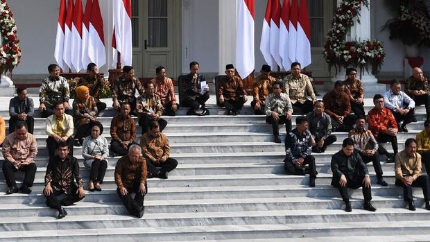 3 Gaya Berbeda Jokowi Kenalkan Para Pembantunya