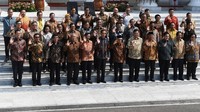 Selain itu Jokowi juga menunjuk Basuki Hadimuljono jadi Menteri PUPR, dr Terawan (Menkes), Nadiem Makarim (Mendikbud), Bambang Brodjonegoro (Menristek dan Kepala Badan Riset Inovasi Nasional), Juliari Batubara (Mensos), Jenderal (Purn) Fachrul Razi (Menteri Agama), Wishnutama (Menteri Pariwisata dan Ekonomi Kreatif), Johnny G Plate (Menkominfo), Teten Masduki (Menkop UKM), Gusti Ayu Bintang Darmavati (Menteri PPPA), Tjahjo Kumolo (MenPAN-RB), Suharso Monoarfa (Menteri PPN/Kepala Bappenas), Sofyan Djalil (Menteri ATR/Kepala BPN), Erick Thohir (Menteri BUMN), dan Zainudin Amali (Menpora).
