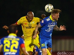 Di 10 menit terakhir laga, kedua tim sama-sama berhasrat untuk mencetak gol kemenangan. Namun hal tersebut justru membuat Bhayangkara dan Persib tampil terburu-buru dalam membangun serangan.