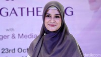 Bahkan banyak orang yang mengucapkan selamat karena dikira ia telah membeli pesawat tersebut, padahal Shireen hanya sebagai brand ambassador produk kecantikan dan bekerja sama dengan penerbangan itu. Pool/Noel/detikFoto.
