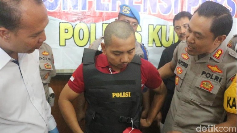 Polisi Gadungan Ini Sikat Rp 100 Juta dari Janda Teman Dekatnya Polisi Gadungan Ini Sikat Rp 100 Juta dari Janda Teman Dekatnya
