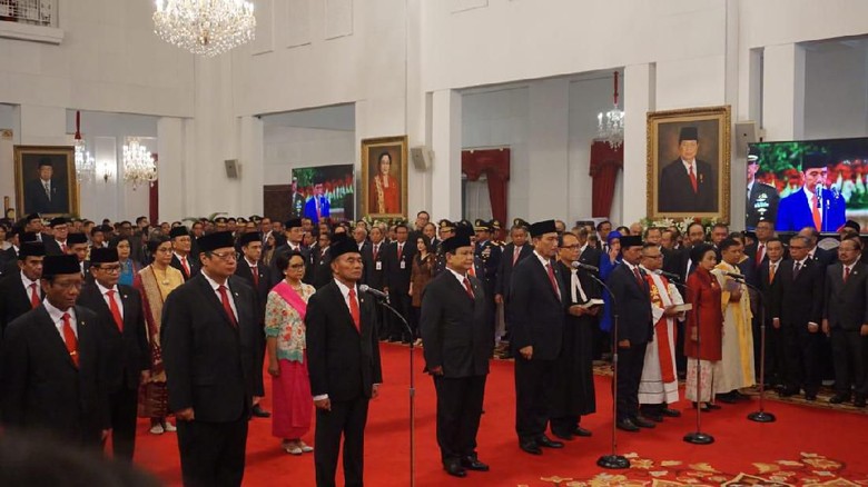 Dilantik Jokowi Jadi Menhan, Prabowo Didampingi Anaknya Dilantik Jokowi Jadi Menhan, Prabowo Didampingi Anaknya
