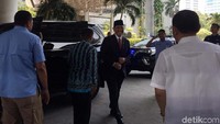 Usai dilantik Presiden Joko Widodo (Jokowi), Luhut langsung meluncur di kantornya. Dia tiba di kantornya, di kawasan MH Thamrin, Jakarta Pusat, Rabu (23/10/2019) pada pukul 12.08 WIB.