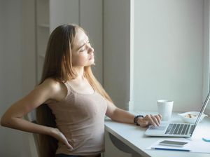 Alami Sakit Pinggang Belakang, Ini Pertolongan Pertamanya