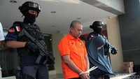 Selain suci polisi juga menangkap penyandang dana lainnya berinisial RA alias Abu Yaksa. Laki-laki tersebut memberikan dana sebesar Rp 75 ribu.