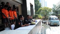 Atas perbuatannya, para pelaku dikenakan Pasal 53 junto 365 dan Pasal 170. Para tersangka terancam hukuman 9 tahun penjara.