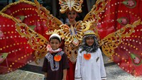 Sejumlah anak-anak turut serta memeriahkan pawai yang digelar di Kantor Wali Kota Jakarta Utara tersebut.