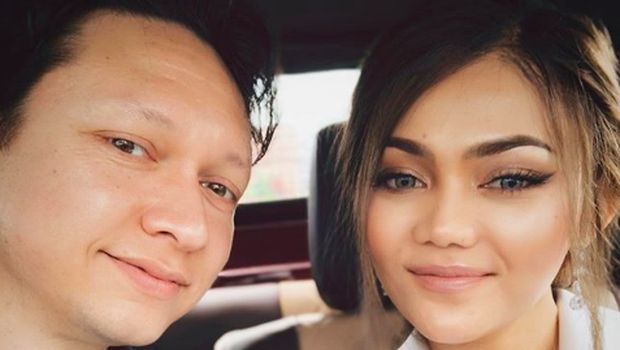 Rina Nose dan Josscy Aartsen