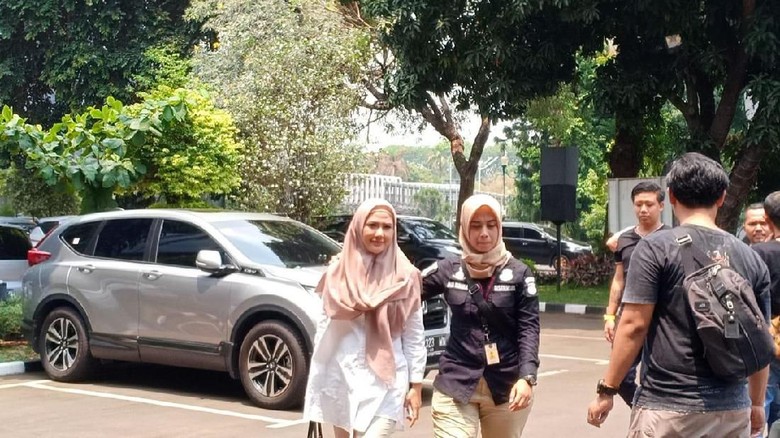 Akan Diserahkan ke Jaksa, Rey Utami Trio Ikan Asin Berjilbab Akan Diserahkan ke Jaksa, Rey Utami Trio Ikan Asin Berjilbab