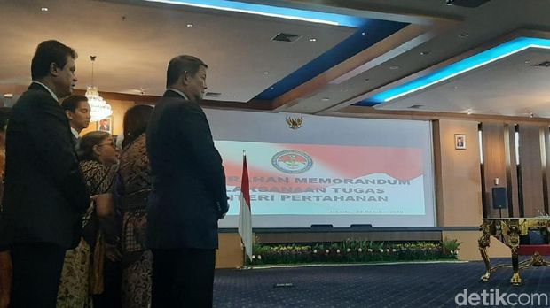 Keluarga dan Sahabat Dampingi Prabowo Saat Sertijab Menhan