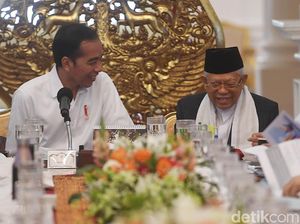 Jokowi Pimpin Sidang Kabinet Perdana di Istana Merdeka