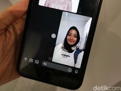 Mencoba Hijab Kreasi Robot Rinna Microsoft