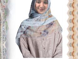 Mencoba Hijab Kreasi Robot Rinna Microsoft