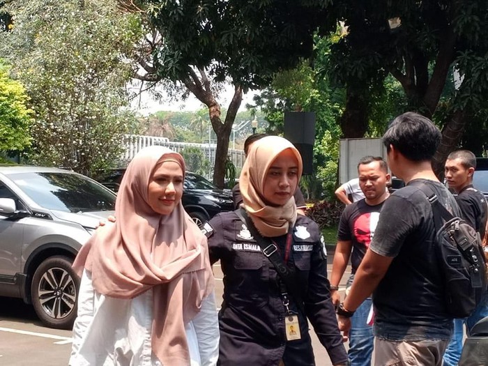 Akan Diserahkan ke Jaksa, Rey Utami Trio Ikan Asin Berjilbab