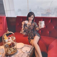 Model yang juga seorang selebriti ini sepertinya tidak bisa menerima jawaban dan mulai melecehkan pramugari. Sabee yang marah ini pun mengatakan bahwa ia akan mengadu ke departemen layanan pelanggan AirAsia. Foto: Instagram @sabee996