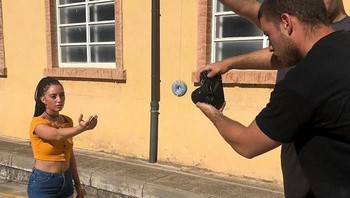 Melempar donat. Foto: instagram.com/jordi.koalitic