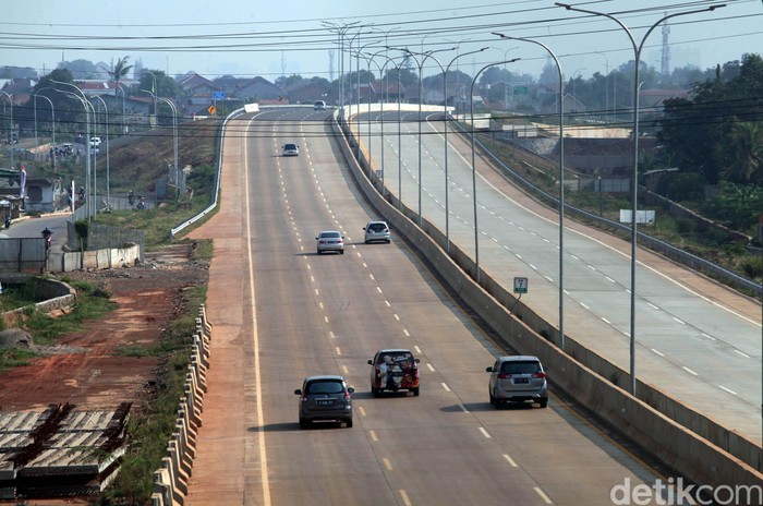 Kurangi Macet Tol  Krukut  Diberlakukan Buka Tutup Foto 7