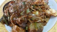Rujak Cingur punya sensasi khas yang berbeda dengan rujak pada umumnya. Keunikannya ada di cingur atau hidung kerbau. (Istimewa)