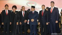 Tampak adik Prabowo, Hashim Djojohadikusumo, serta kakak-kakak Prabowo menghadiri sertijab.