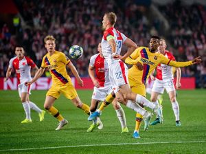 Slavia Praha Bikin Barcelona Menderita