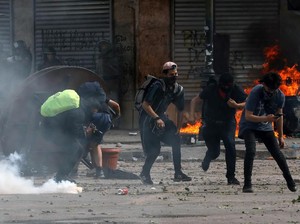 Presiden Chili Enggan Mundur, Pendemo Bentrok dengan Polisi