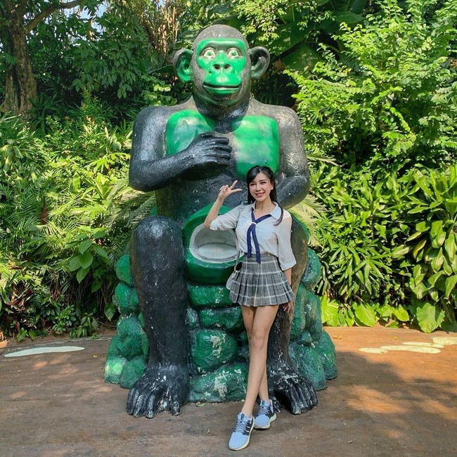 Ya ampun! Bagaimana bisa AirAsia berbuat seperti ini? Perilaku, sikap dan cara dia berbicara kepada seorang penumpang, dan bahkan penumpang lainnya juga, tulis Sabee. Foto: Instagram @sabee996